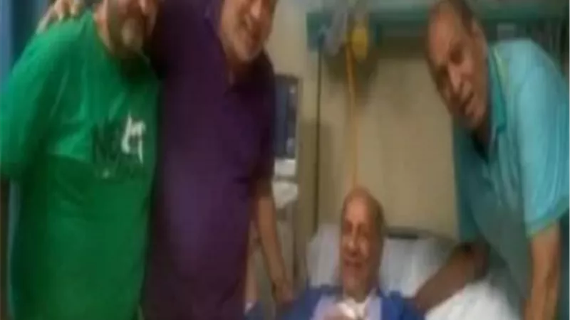 أشرف زكي ومنير مكرم يزوران الفنان عيد أبو الحمد بالمستشفى