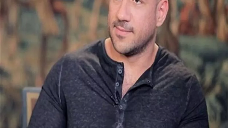 انفصال أحمد مكي وزوجته وتؤكد: 
