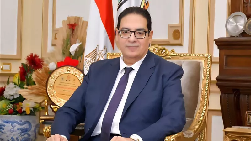 رئيس جامعة القاهرة يهنئ الطلاب ببداية العام الجامعي الجديد