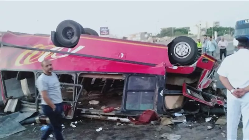 إصابة 19 في انقلاب اتوبيس بطريق مصر الإسماعيلية