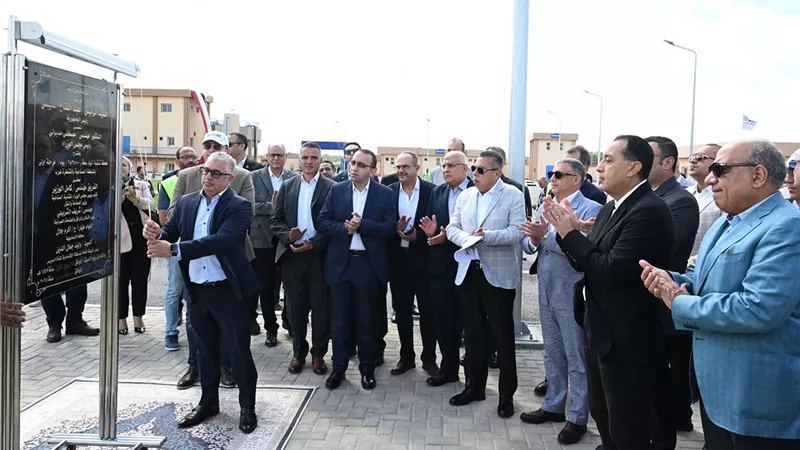 رئيس الوزراء يفتتح محطة ومأخذ المياه بالقنطرة غرب الصناعية