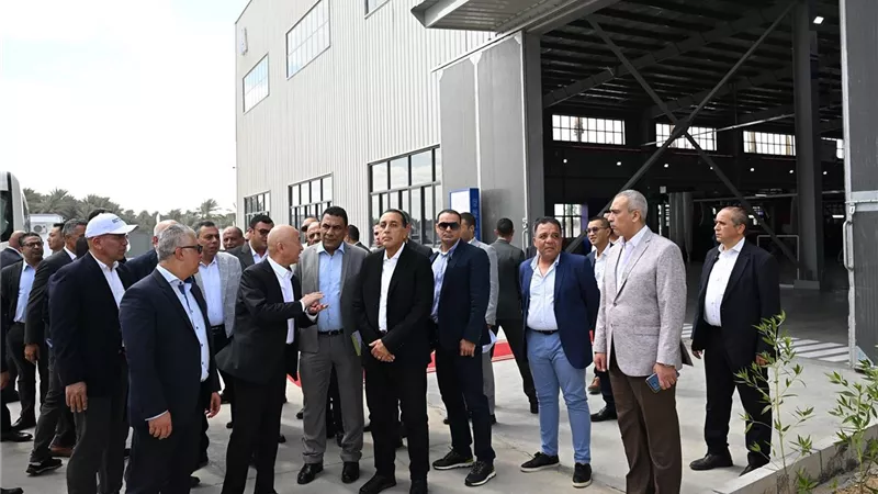 رئيس الوزراء يفتتح مصنع 