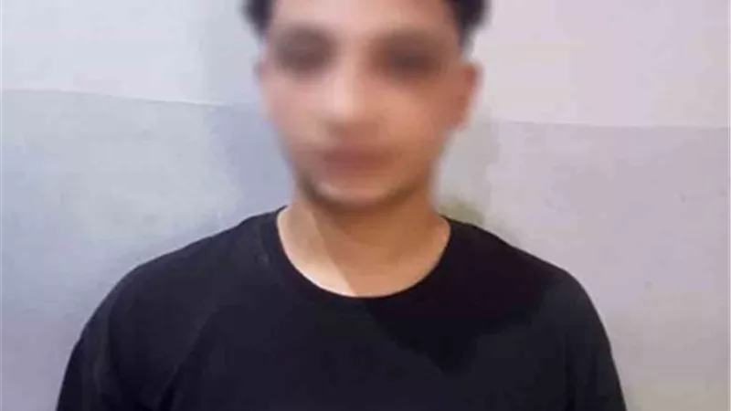 ملابسات فيديو لشخص عاري من ملابسه العلوية ويتعدى بالسب على ٱخرين