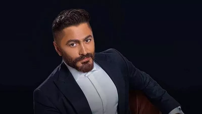 شاهد.. أحدث ظهور لتامر حسني بعد تعرضه للإصابة