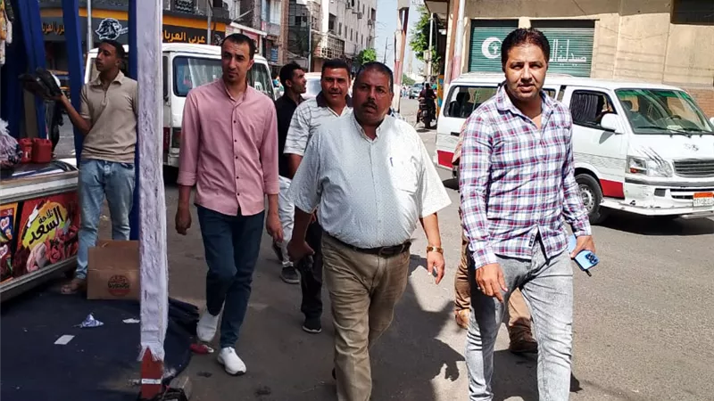 حملات مكبرة لإزالة الإشغالات بشوارع مدينة الزقازيق