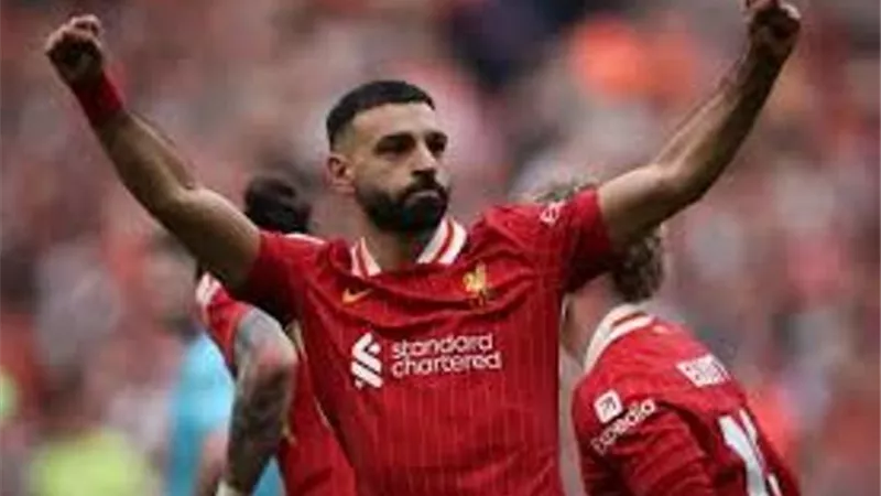ليفربول يقتنص فوزا ثمينا من إيفرتون ويعزز صدارته للدوري الإنجليزي