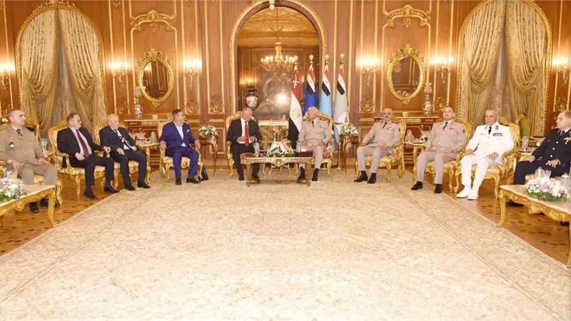 الفريق أول عبد المجيد صقر القائد العام للقوات المسلحة يلتقى وزير الدفاع لدولة البوسنة والهرسك