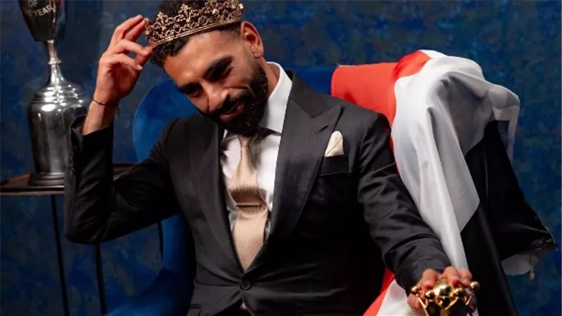فان دايك: محمد صلاح الأفضل.. ويستحق الكرة الذهبية