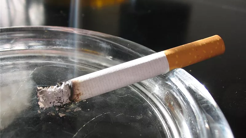 أضرار التدخين في المنزل على صحة طفلك