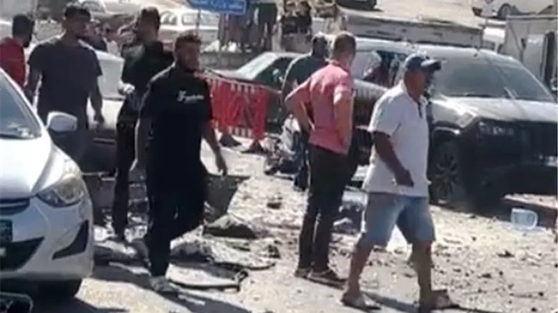 مقتل شخص وإصابة 3 آخرين في غارة إسرائيلية استهدفت سيارة في تبنين