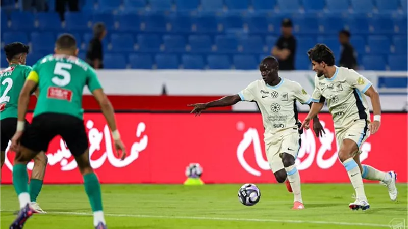 الاتحاد يهزم النجمة في الوقت القاتل ويواصل صدارة الدوري السعودي