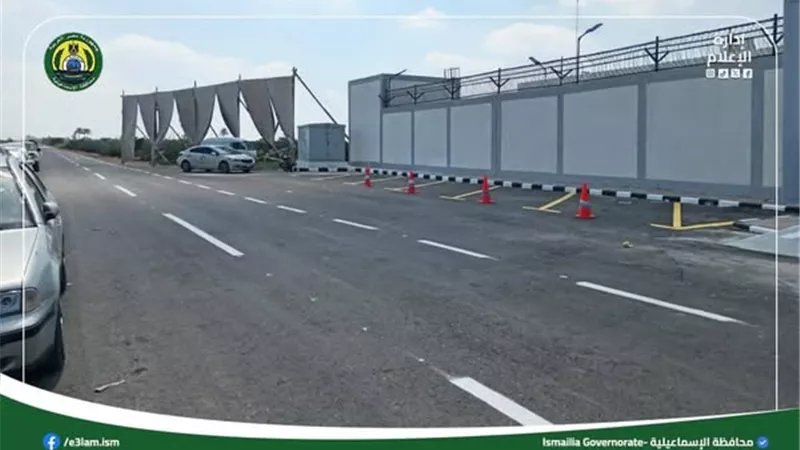 تطوير شبكات الطرق لخدمة المشروعات القومية بالإسماعيلية..صور