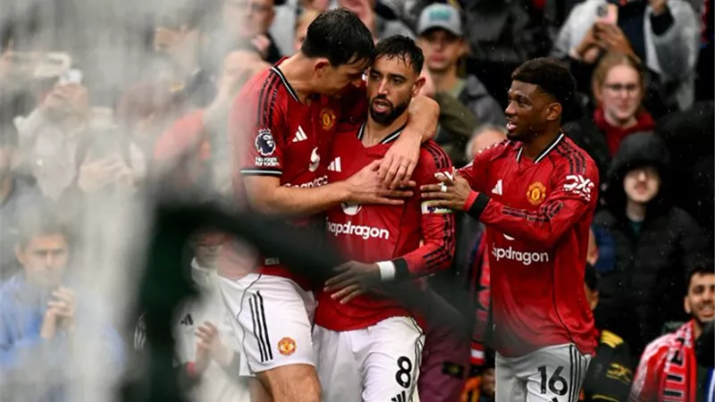 مانشستر يونايتد يفوز بصعوبة علي تشيلسي 2-1 في الدوري الإنجليزي