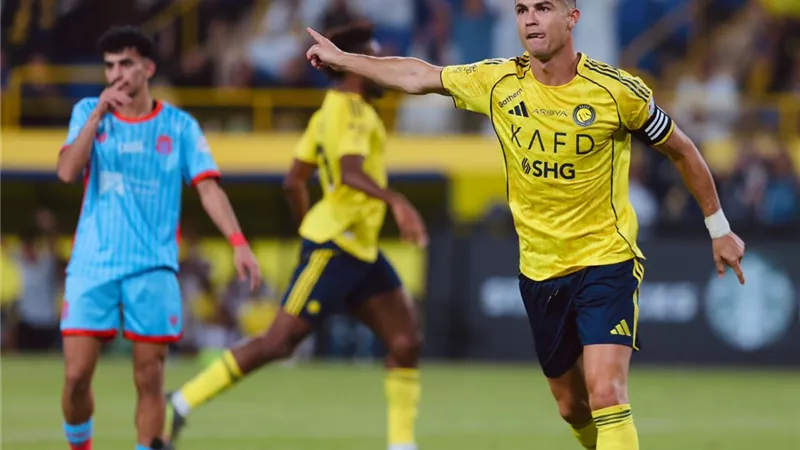 ثنائية رونالدو تقود النصر لاكتساح الرياض 5-1 في الدورى السعودى