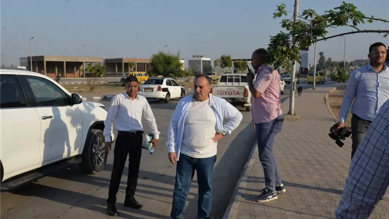 محافظ أسيوط يقود حملة لإزالة الإشغالات المخالفة بميدان القناطر