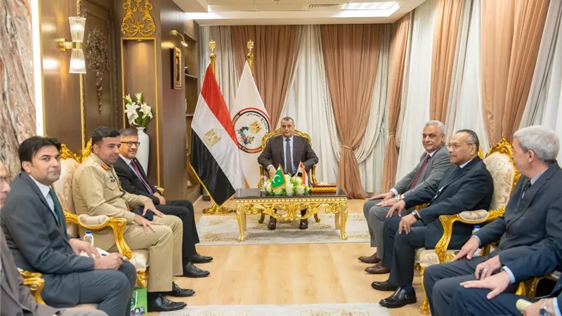 وزير الدولة للإنتاج الحربي يستقبل السفير الباكستاني بالقاهرة