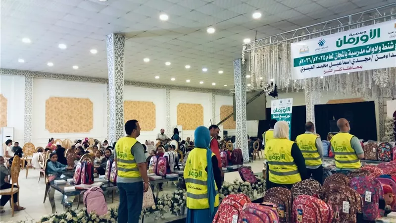 توزيع شنط وأدوات مدرسية فى 12 قرية بمحافظة كفرالشيخ