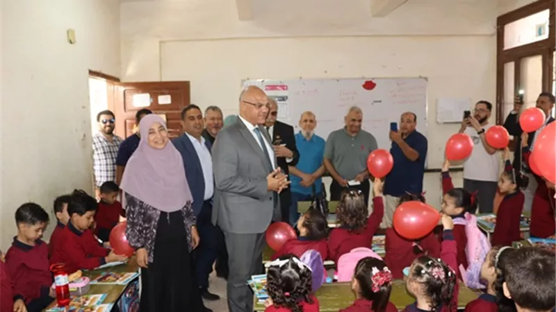 محافظ القليوبية يشارك في طابورالصباح ويتفقد عدداً من المدارس ببنها