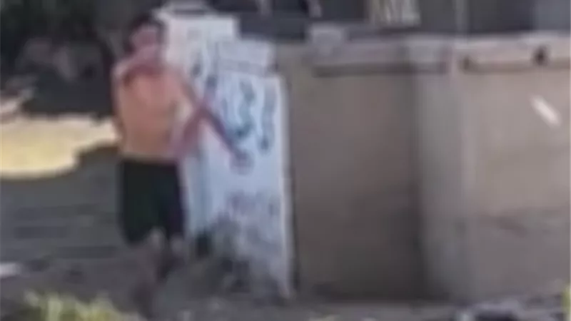 ملابسات فيديو لعاطل ظهر عاريا والتلويح بسلاح أبيض بشبرا الخيمة