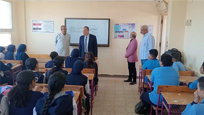 وكيل وزارة التعليم بأسيوط يتفقد مدرسة جمال عبد الناصر الثانوية