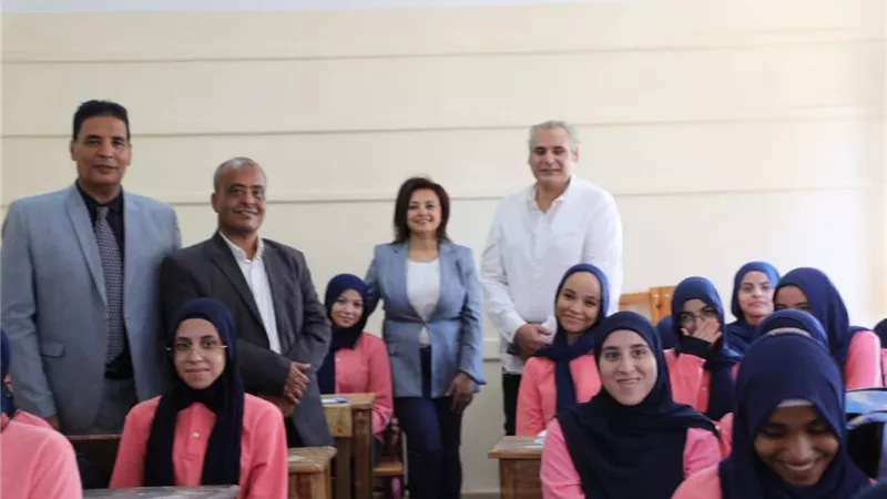 نائب محافظ البحر الأحمر تتفقد مدارس الغردقة