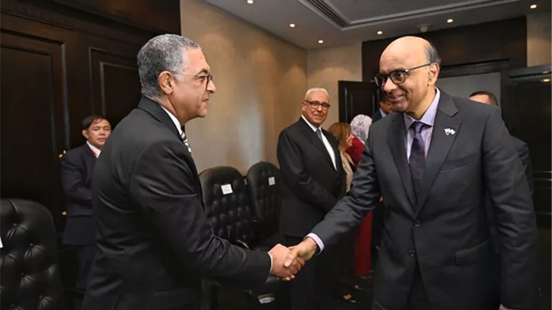 وزير الاستثمار والتجارة الخارجية يلتقي رئيس جمهورية سنغافورة