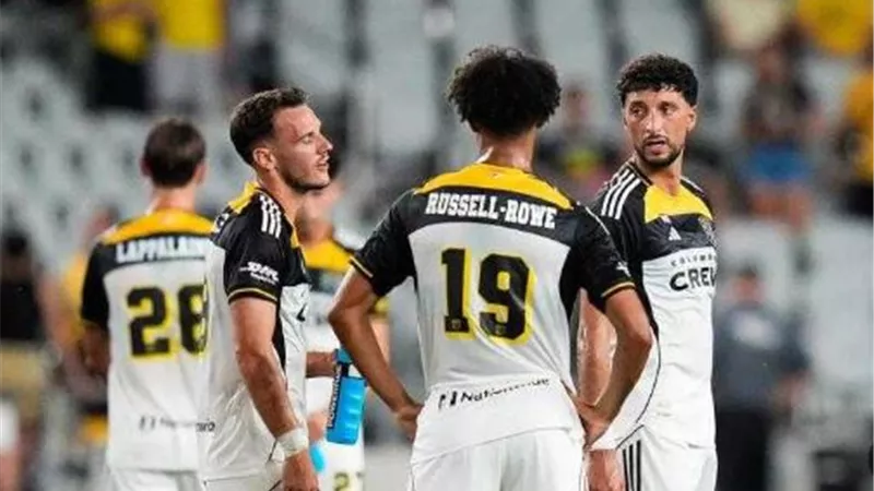 تعليق مدرب كولومبوس كرو على إصابة وسام أبو علي فى مباراة تورونتو