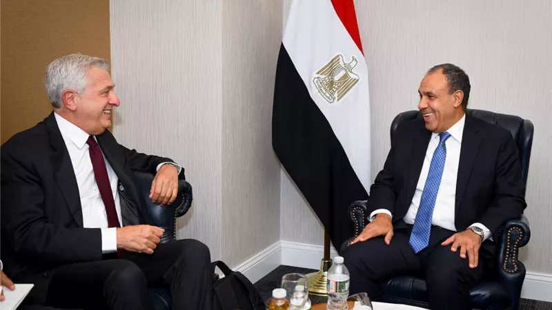 وزير الخارجية يلتقي بالمُفوض السامي للأمم المتحدة لشئُون اللاجئين
