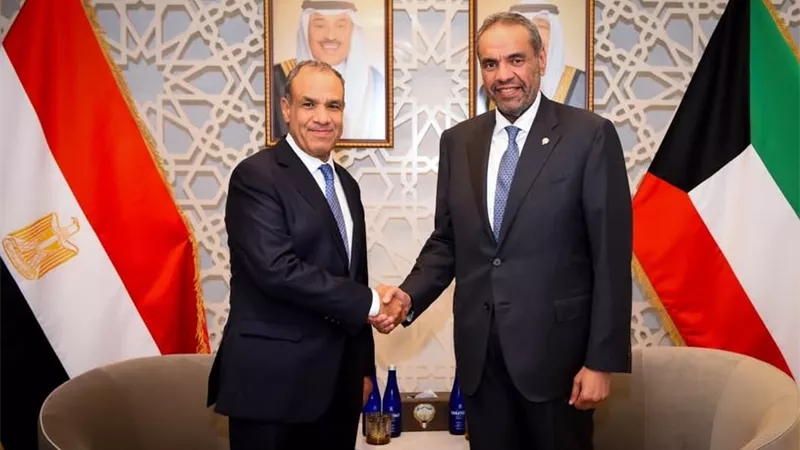 وزير الخارجية يشيد بمتانة العلاقات الأخوية التاريخية بين مصر والكويت
