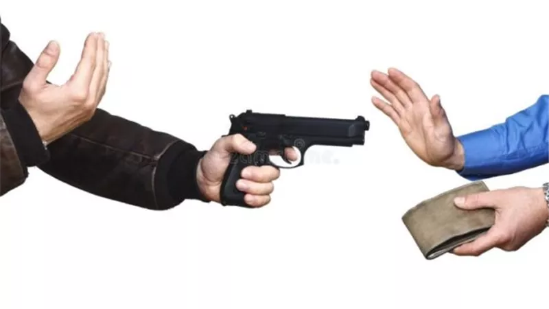 ما هو الفرق بين السرقة والسرقة بالإكراه؟