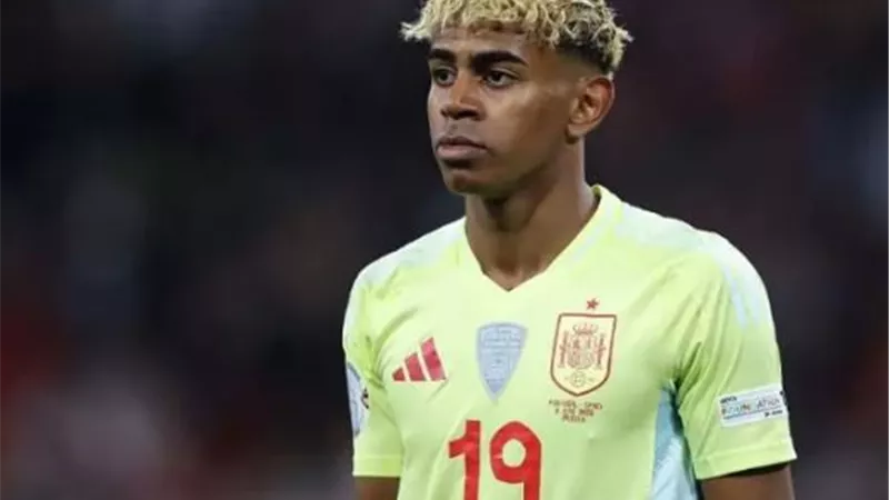 برشلونة يطير إلى باريس.. ولامين يامال يحلم بالكرة الذهبية