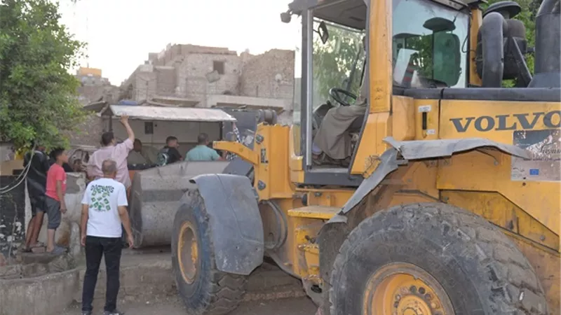 حملة كبري لإزالة الإشغالات والتعديات وإعادة الانضباط لشوارع أسيوط