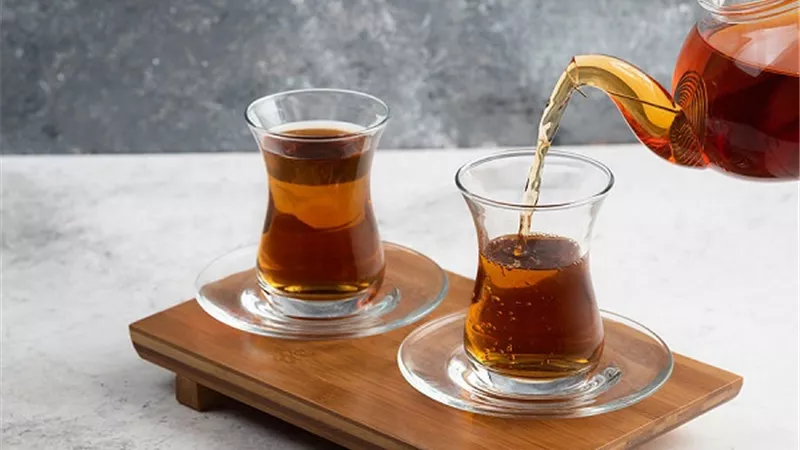 لماذا يجب تجنب شرب الشاي على الريق؟ .. أفضل الأوقات لتناوله