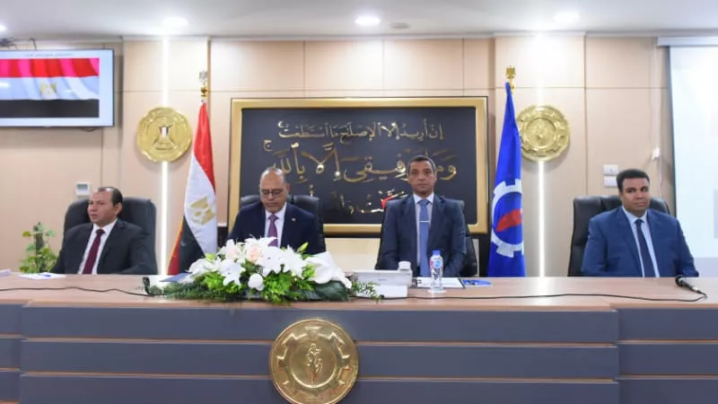 وزير العمل ومحافظ السويس يفتتحان 