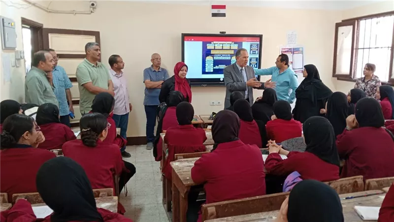 وكيل وزارة التعليم بأسيوط يزور مدرستى احمد عبد الرحيم الثانوية