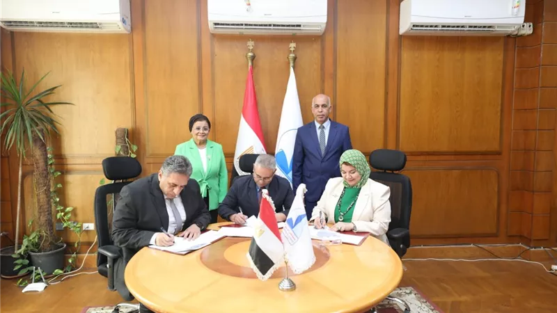 رئيس جامعة كفر الشيخ ونائب وزير الصحة يناقشان خطة السكان والتنمية
