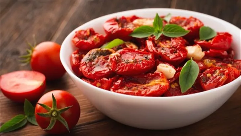 طرق متعددة للاستفادة من الطماطم .. كيف تحافظ على فوائدها الصحية؟