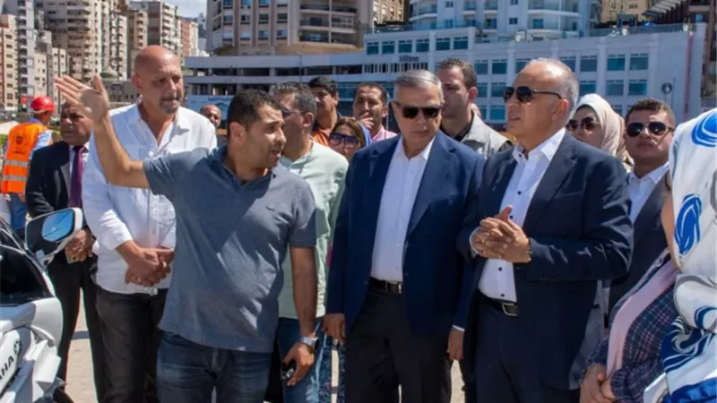 يتفقدا اعمال حماية الشواطئ بالاسكندرية من بئرمسعود الى المحروسه