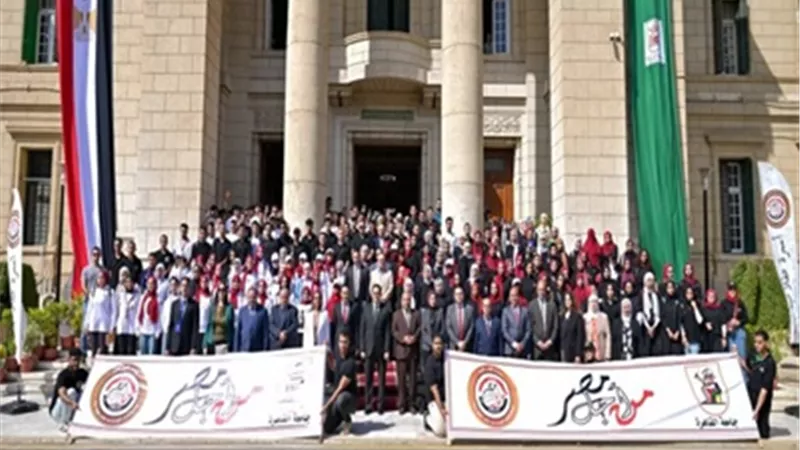 رئيس جامعة القاهرة يفتتح بداية العام الجامعي بتحية العلم