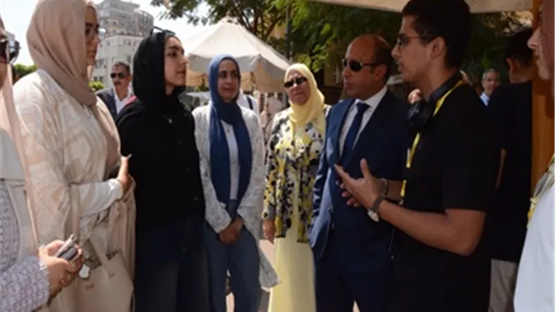 عميد طب قصر العيني يتابع انتظام الدراسة ويتفاعل مع الطلاب