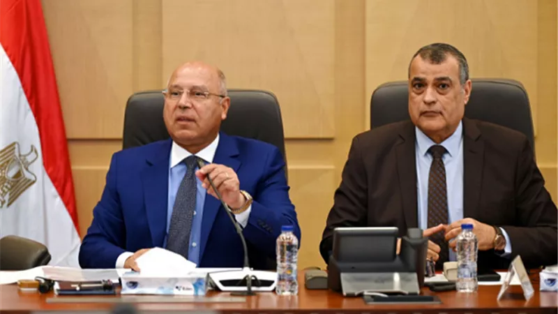 الوزير: إجراءات صارمة للحد من تهريب المنتجات غير المطابقة للمواصفات