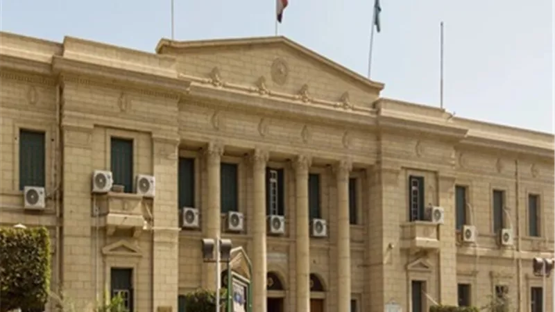 آداب القاهرة تنظم حفل تخرج دفعة 