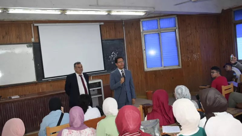 رئيس جامعة بنها يتابع انتظام الدراسة بكليتى الزراعة والطب البيطري بمشتهر