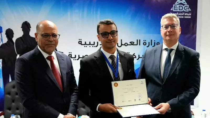 وزيرا البترول والعمل يسلمان شهادات لأوائل خريجى دورات تدريب مجانية