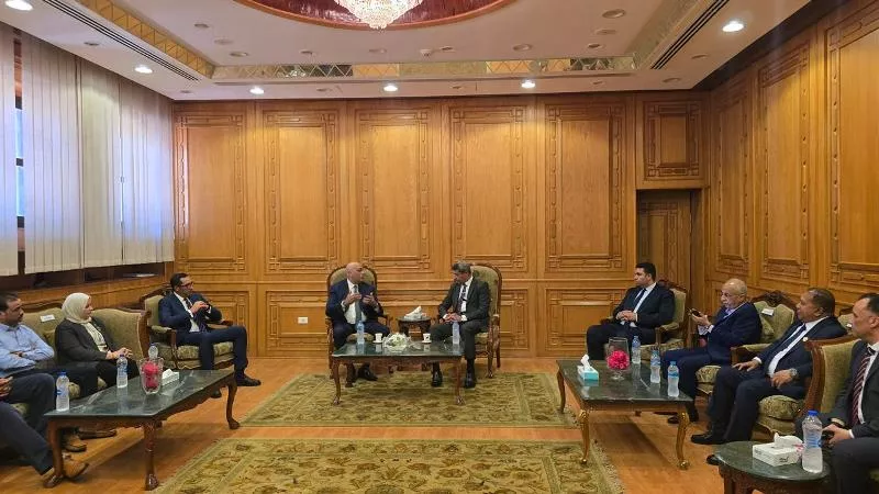 رئيس جهاز تنمية المشروعات يبحث مع محافظ السويس دعم قطاع المشروعات