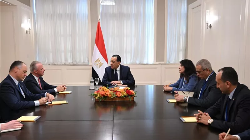 رئيس مجلس الوزراء يلتقي رئيس شركة 