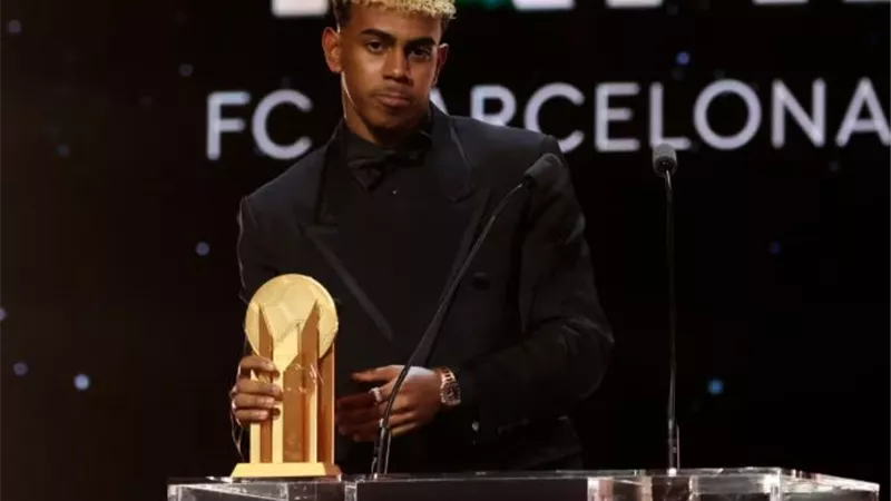 نجم برشلونة يحرم باريس سان جيرمان من تكرار إنجاز ميلان الإيطالي
