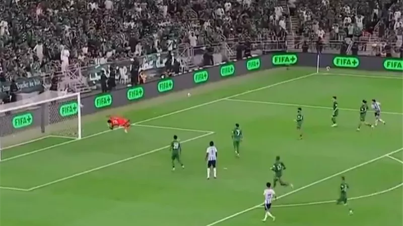 التعادل عنوان الشوط الأول لمباراة بيراميدز وأهلي جدة - شاهد