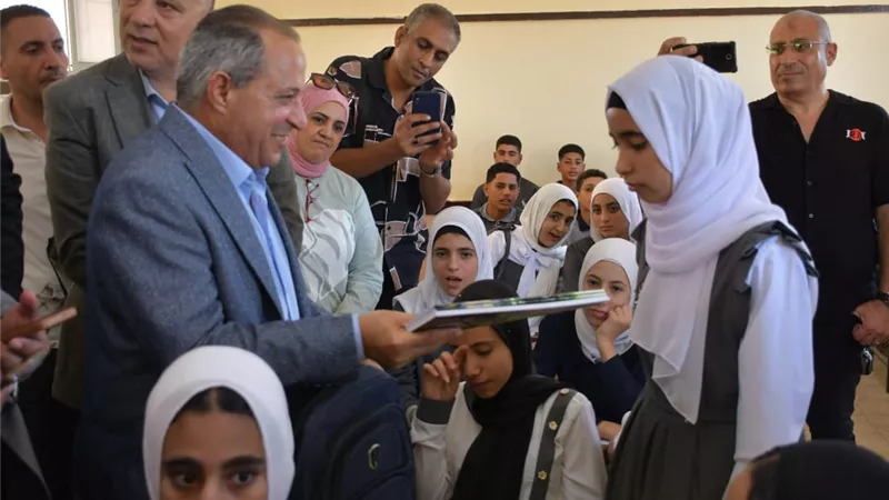 محافظ بورسعيد أحال مديرة القابوطى بنات للنيابة وكافأ مدرسة الفتح