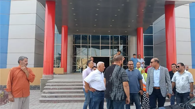 جبر يشدد على الانتهاء من أعمال تشطيب مستشفى العبور فى اقرب وقت
